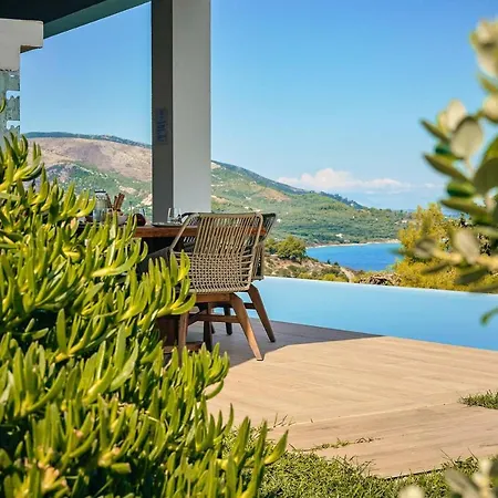 Sleeps 8 Pool Air Con Wifi *