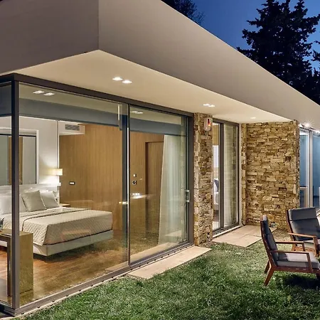 Sleeps 8 Pool Air Con Wifi *