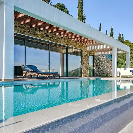 Sleeps 8 Pool Air Con Wifi *