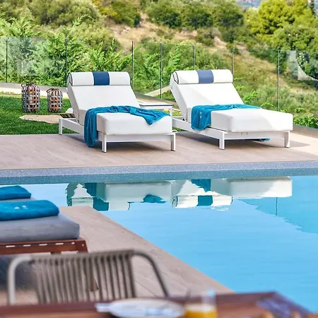Sleeps 8 Pool Air Con Wifi